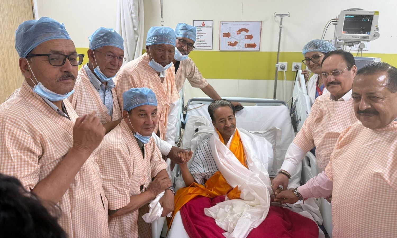 Wangchuk Strike Ends : 27वें दिन वांगचुक की भूख हड़ताल ख़त्म, नड्डा ने पिलाया जूस; बोले- तीन मांगों पर लिखित आश्वासन, प्रधान का इस्तीफा शामिल नहीं