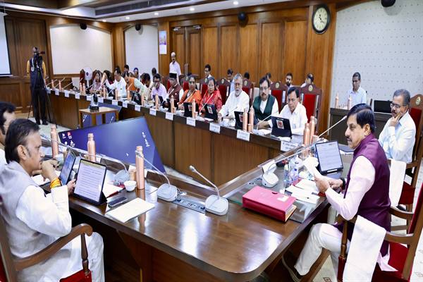 मोहन यादव सरकार का बड़ा फैसला: किसानों को जमीन पर 4 गुना मुआवजा, 12 नई सड़कों पर लगी मुहर