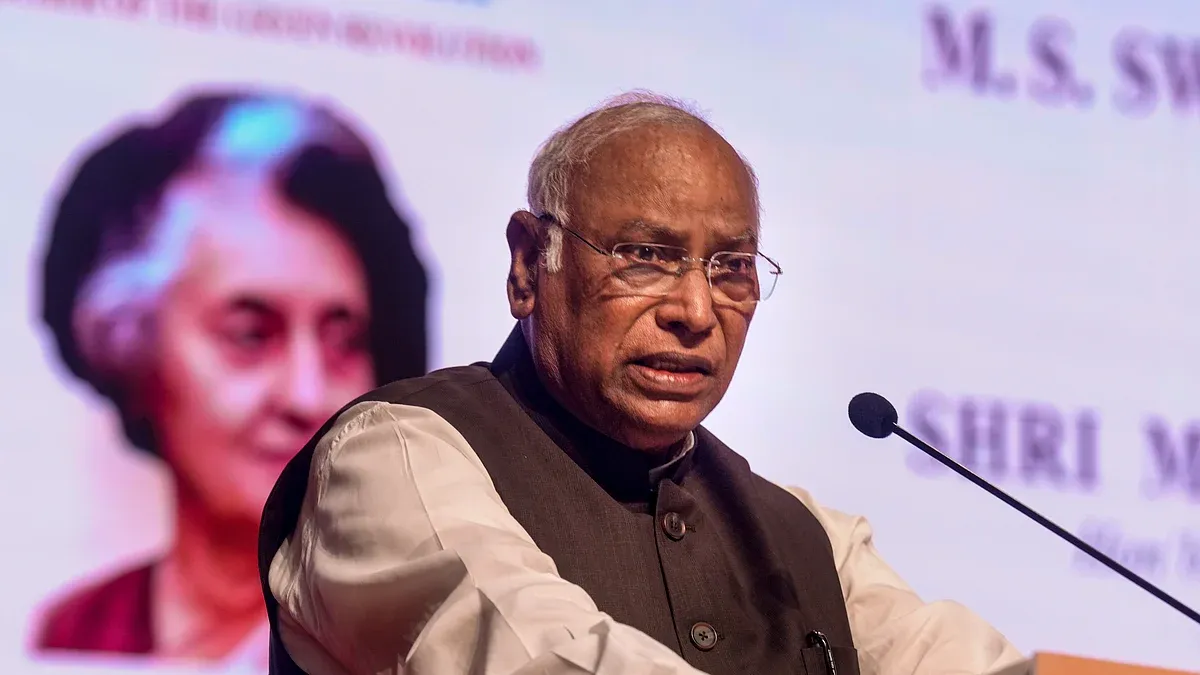 ‘शुद्धिकरण पर मोदी-शाह दोनों चुप क्यों ?’ खड़गे ने उठाए सवाल, FIR दर्ज करने की मांग