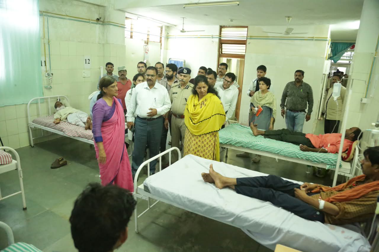 सागर में जहरीली शराब से अब तक 21 लोगों की मौत, अस्पताल में 120 लोग भर्ती, व्हील चेयर पर किया जा रहा इलाज