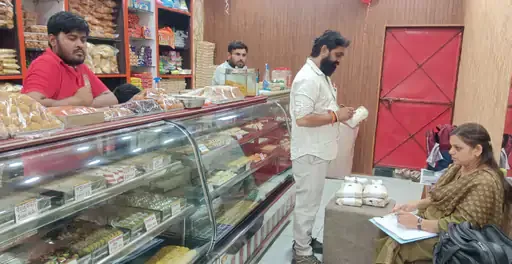 Ratlam News: त्योहार से पहले मावे पर एक्शन, जावरा में 100 किलो मावा जब्त; जानिए पूरा मामला