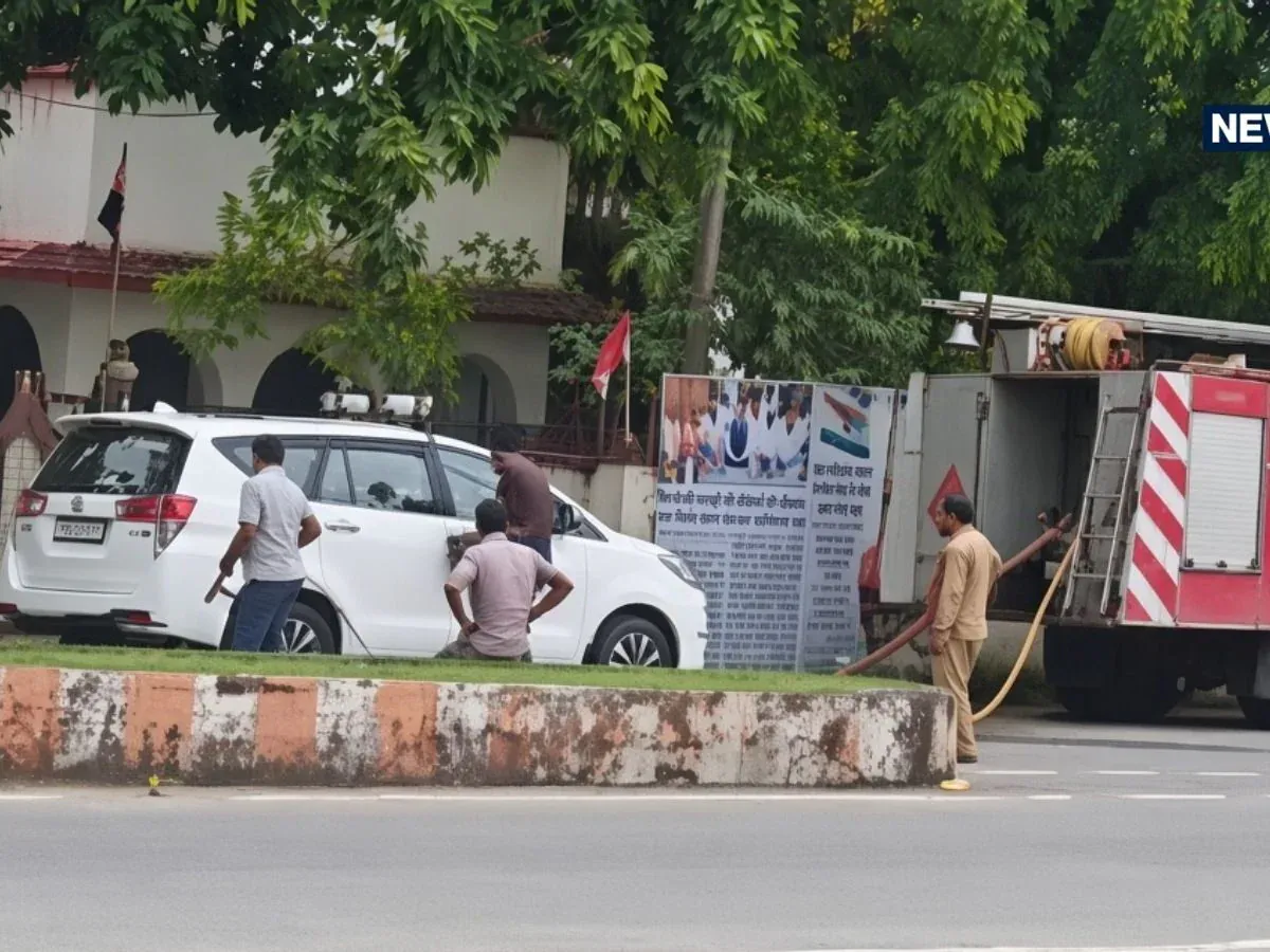 MP Politics: फायर ब्रिगेड की गाड़ी से चमकाई जा रही बीजेपी विधायक की कार, वीडियो वायरल होने के बाद बढ़ा विवाद