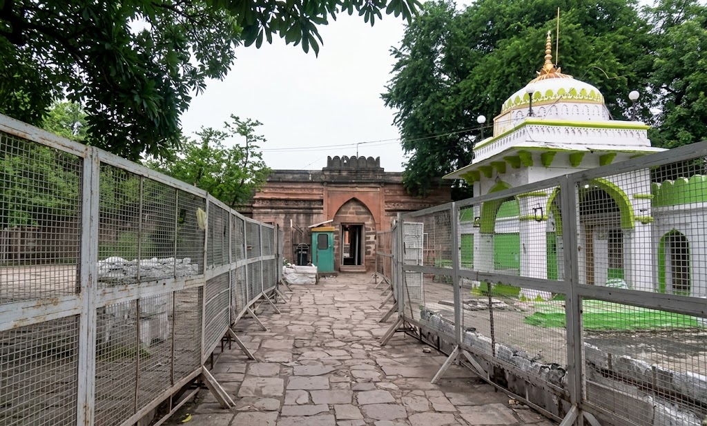 MP Bhojshala Case: भोजशाला विवाद में सुप्रीम कोर्ट का बड़ा आदेश, जुमे की नमाज के लिए नई व्यवस्था