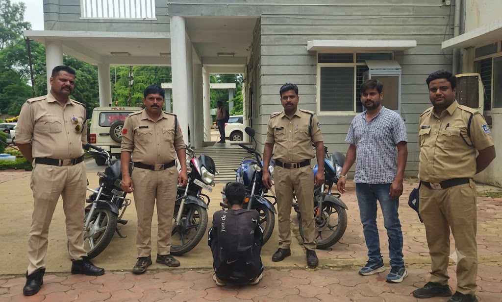 Neemuch News: जानिए 100 CCTV कैमरों से कैसे खुला बाइक चोरी का राज! इतने लाख की 4 मोटरसाइकिल बरामद