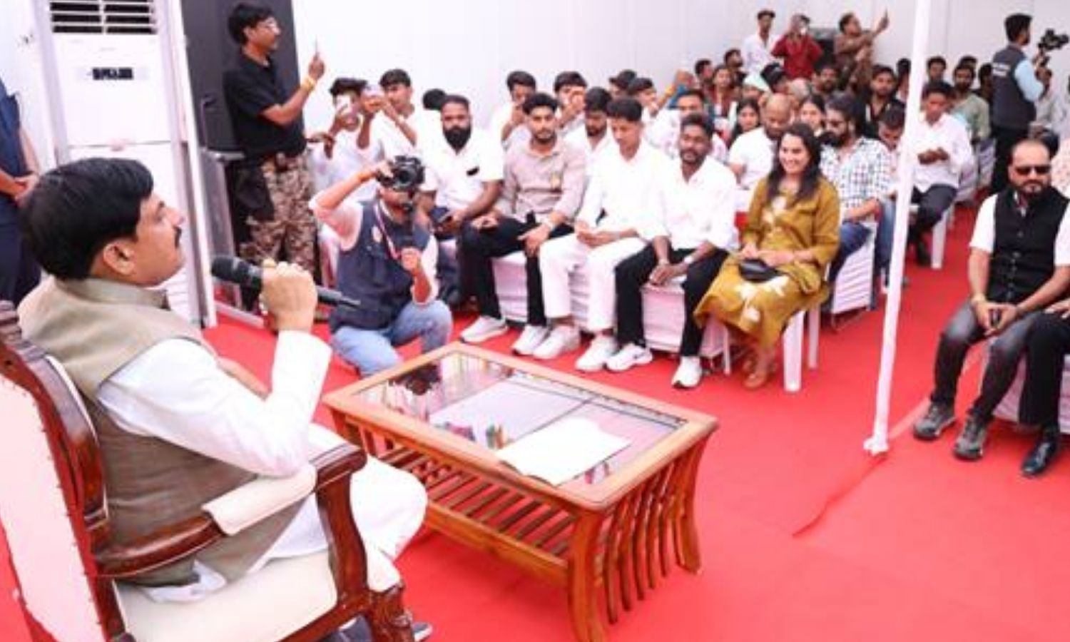 CM Meet Influencers : सोशल मीडिया इन्फ्लुएंसर्स से मिले CM यादव, रील्स से किसानों में जागरूकता बढ़ाने का बड़ा प्लान