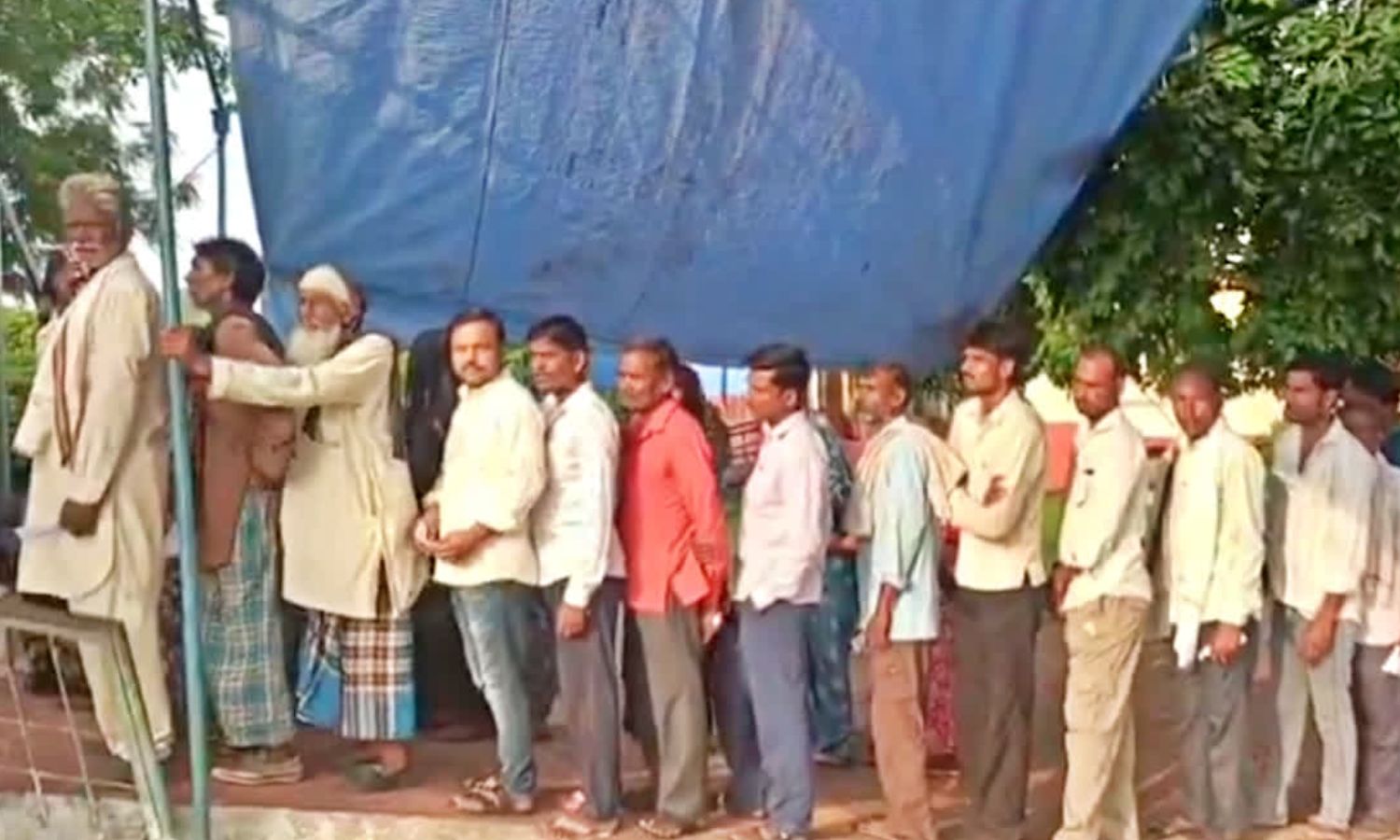 Datia by-election voting : दतिया उपचुनाव में अबतक 50% मतदान, 3 केंद्रों में तकनीकी खराबी