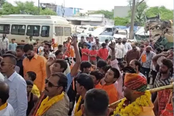 Indore Religious Controversy: इंदौर में भोलेनाथ पर कथित टिप्पणी का विरोध, कांवड़ियों ने थाने में की FIR की मांग
