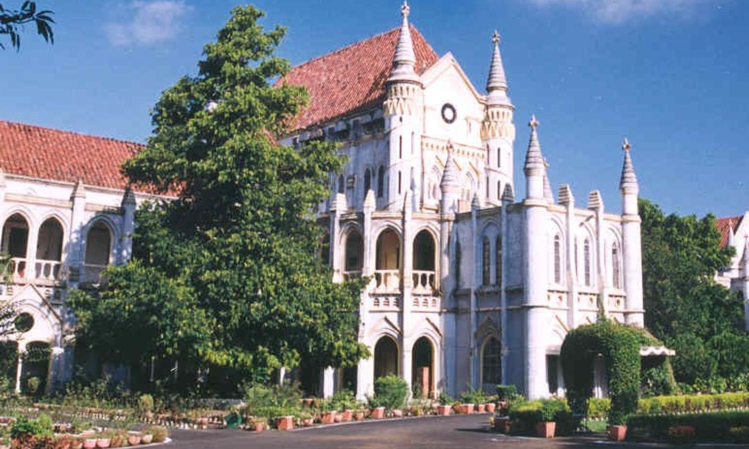 Temple Priest Appointment : सरकारी मंदिर पुजारी नियुक्ति को HC में चुनौती, बोला- SC, ST, OBC को अवसर क्यों नहीं?