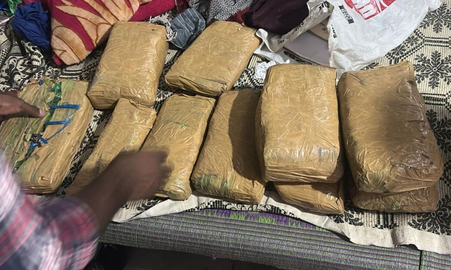 Jabalpur News : डॉक्टर का लोगो लगी कार से 20 किलो गांजा बरामद, ओडिशा से आ रहा था तस्कर