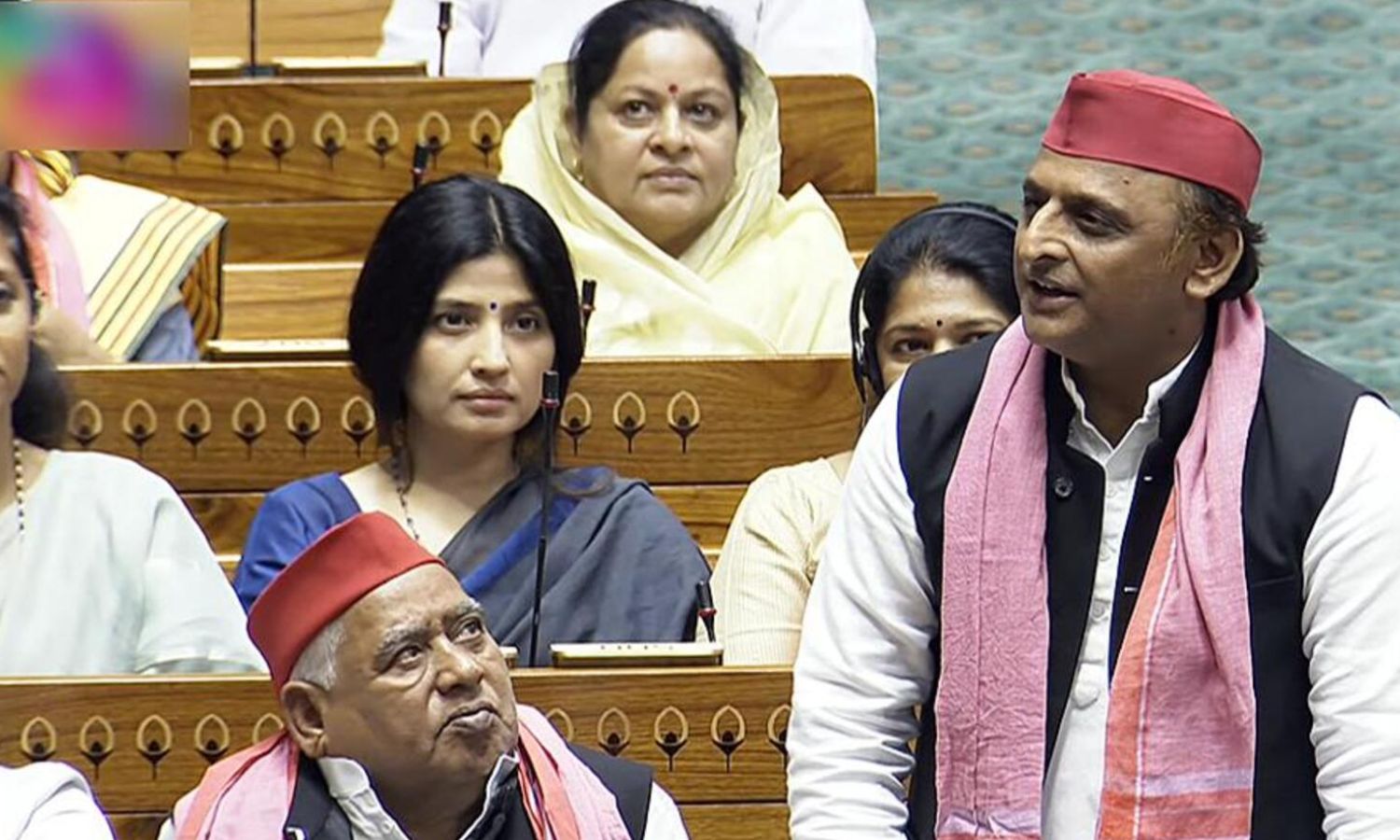 Lok Sabha Session : अखिलेश बोले- बेटियों के कपड़े फाड़ने का अधिकार किसने दिया? संसद में हंगामें के बाद लोकसभा स्थगित
