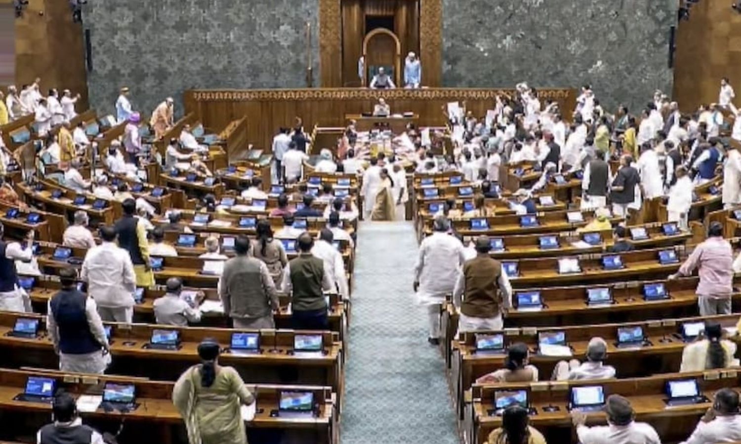Parliament Session 2026 : लोकसभा में पेश हुआ पब्लिक अमेंडमेंट बिल, दोनों सदन हंगामे के कारण स्थगित