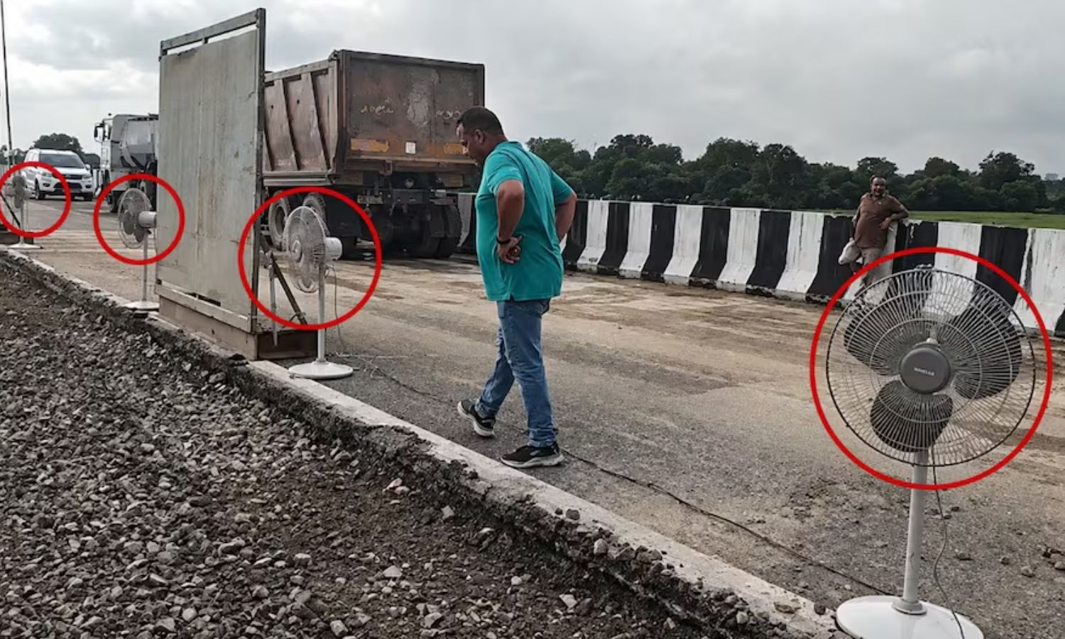 Lucknow Kanpur Expressway : पंखा से सुख रहा लखनऊ-कानपुर एक्सप्रेस वे, सोशल मीडिया पर वीडियो वायरल 
