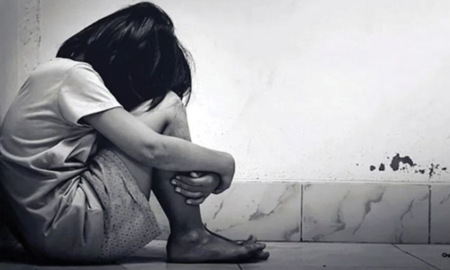 MP Minar Rape : कॉन्स्टेबल पर नाबालिग छात्रा से रेप की FIR, बर्थडे के बहाने बुलाकर बंधक बनाया; बेटे ने बाहर दिया पहरा