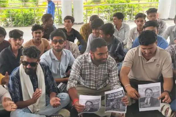 NSUI Protest News: आगर-मालवा कॉलेज में ABVP कार्यशाला पर NSUI का विरोध, प्राचार्य पर कार्रवाई की मांग