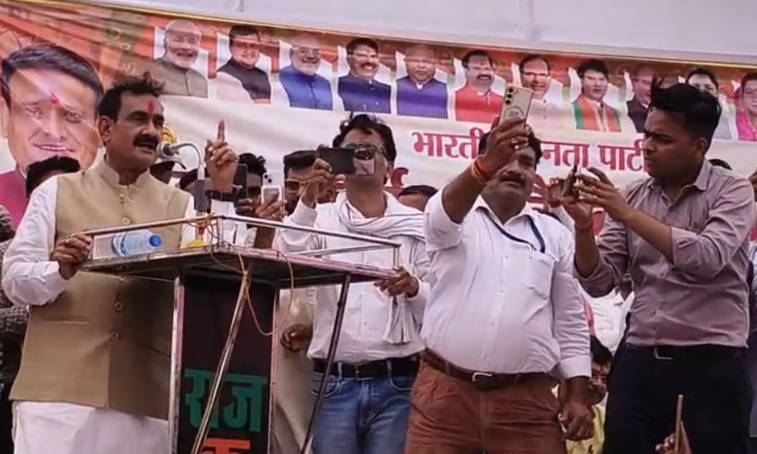 Datia Bypoll : नरोत्तम मिश्रा के बयान से बढ़ी सियासी हलचल, मंच से SP को बोले- दोस्ती - दुश्मनी दोनों रखते हैं याद 
