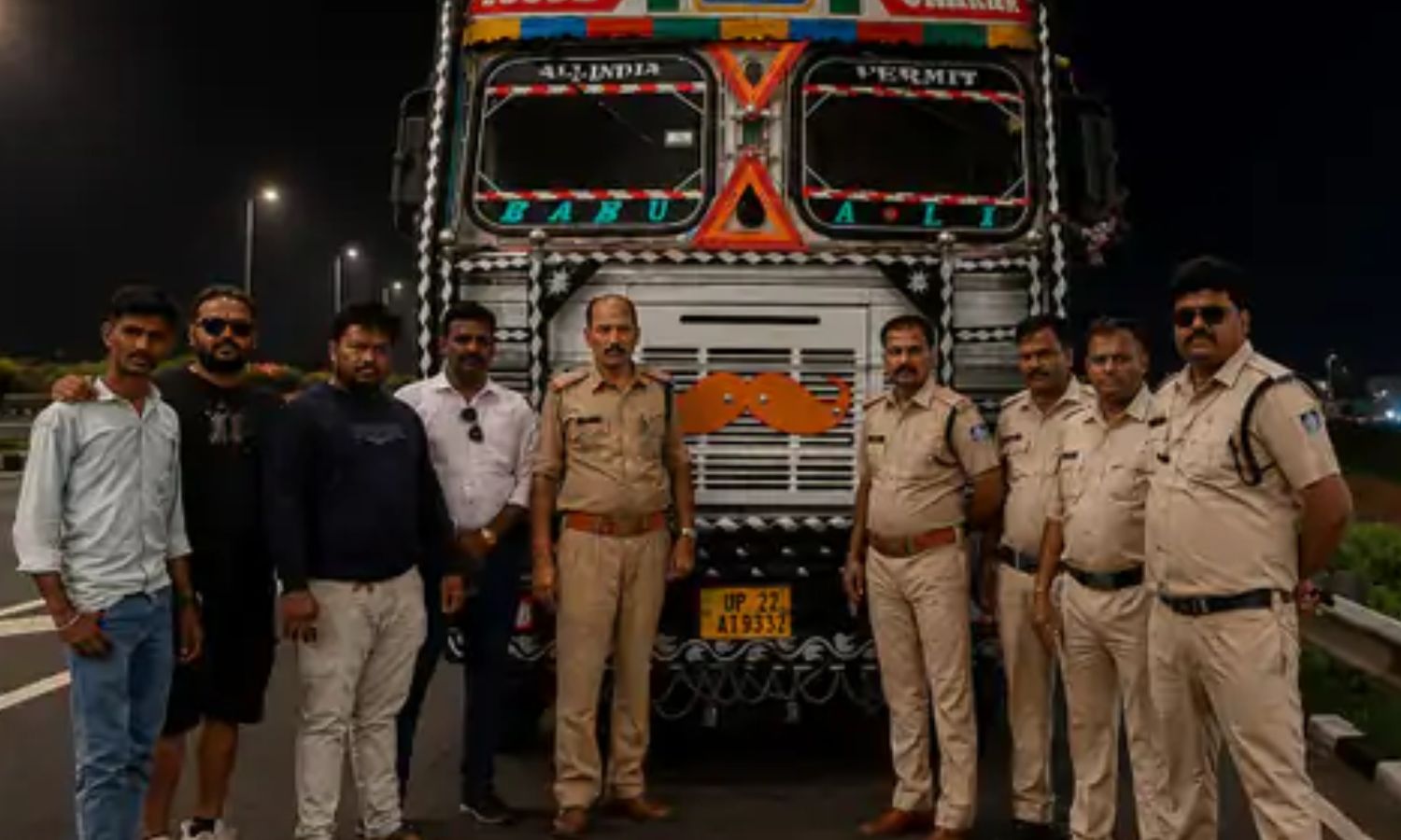 Seoni Cattle Smuggling : गौ-वंश तस्करी पर पुलिस की बड़ी कार्रवाई, कंटेनर से 23 बैल मुक्त; तीन आरोपी गिरफ्तार