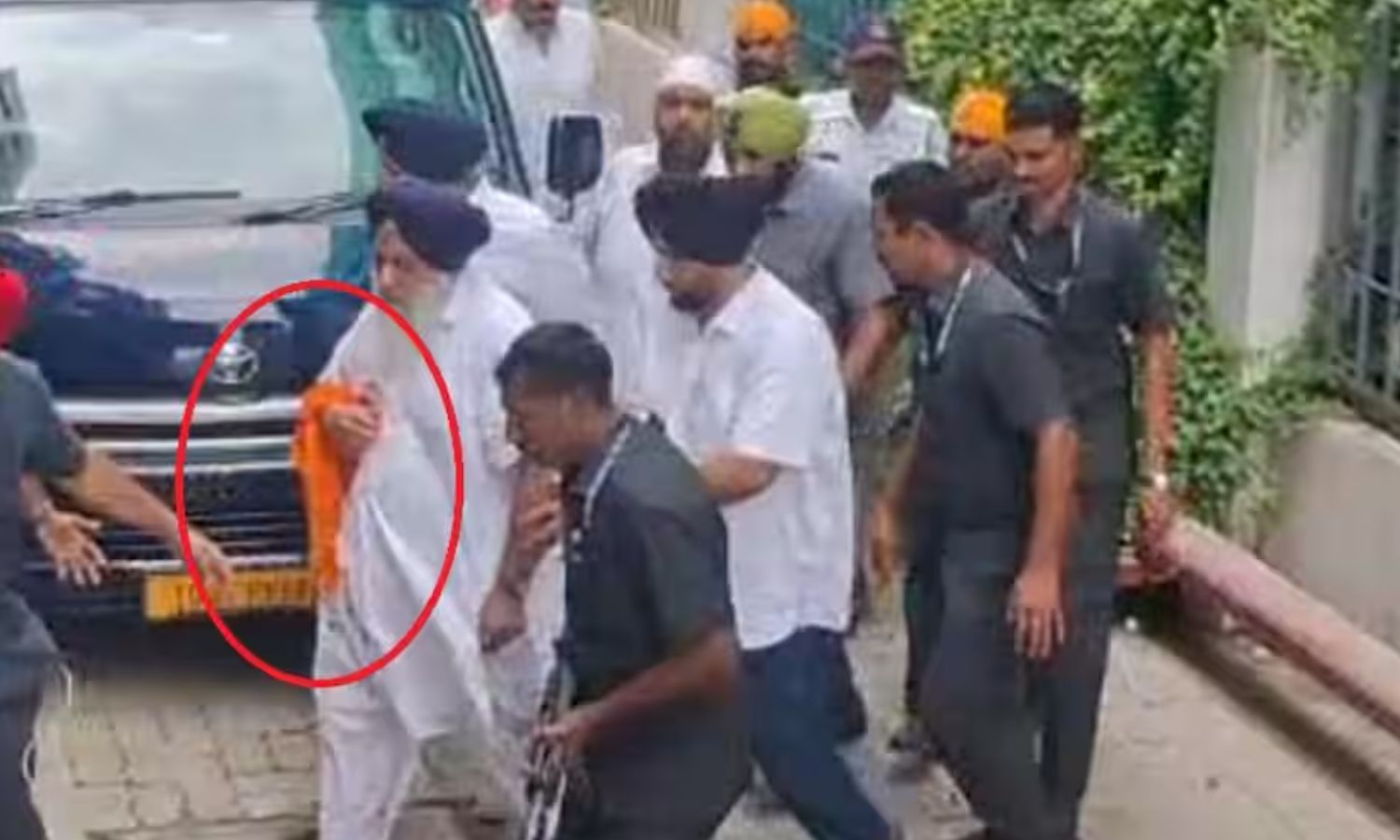 Sukhbir Singh Badal : सुखबीर सिंह बादल पर जानलेवा हमला, अस्पताल में कराया भर्ती