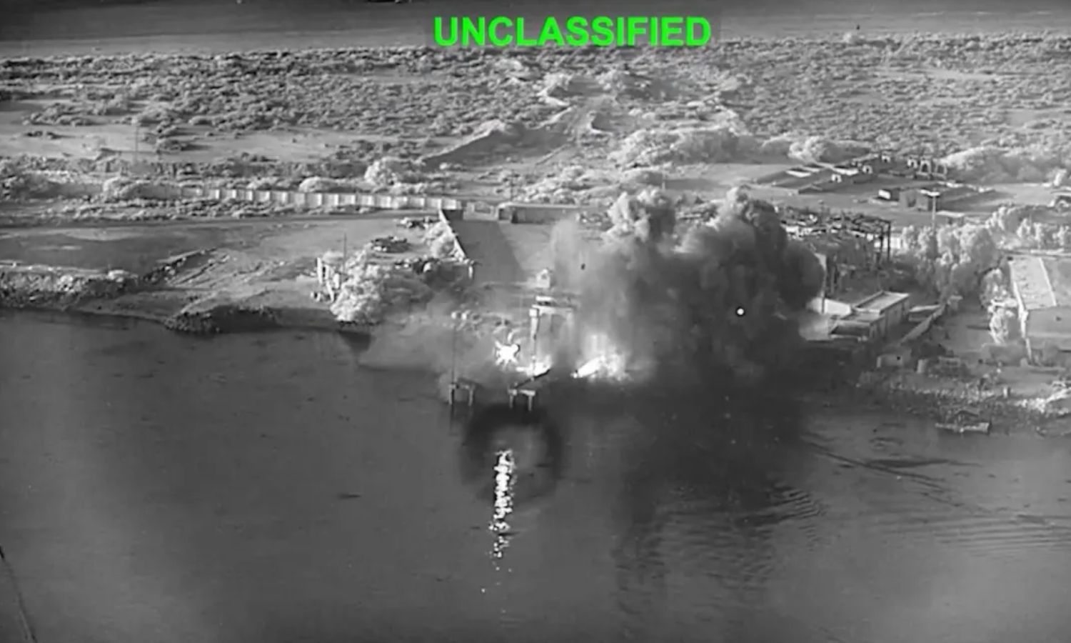 US- Iran War : अमेरिका ने ईरान पर फिर एयरस्ट्राइक की, बहरीन-कुवैत में मिसाइल अटैक