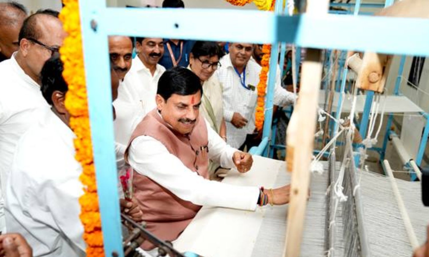 Ujjain Handloom Center : उज्जैन में फिर शुरू होगा हथकरघा कारोबार, महिलाओं को मिलेगा प्रशिक्षण और रोजगार