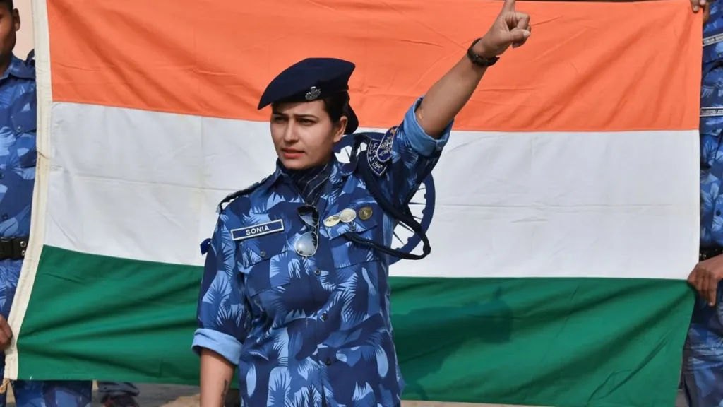 दिल्ली प्रदर्शन के बाद चर्चा में आईं RAF अधिकारी सोनिया सहरावत, इंस्टाग्राम पोस्ट पर मांगा जा सकता है स्पष्टीकरण