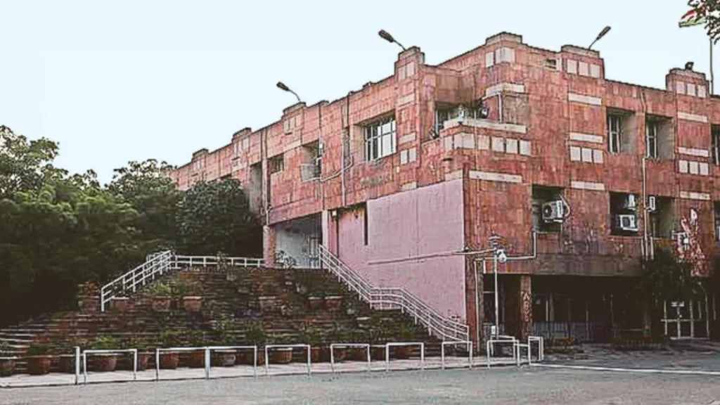 जंतर-मंतर प्रदर्शन से दूर रहने की JNU की सलाह, IIT रुड़की और DU के बाद जारी की एडवाइजरी