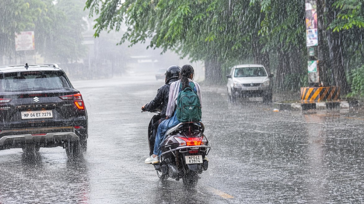 Monsoon Update: MP में अगले 24 घंटे भारी! 8 इंच तक बारिश का अनुमान, इन जिलों में अलर्ट जारी